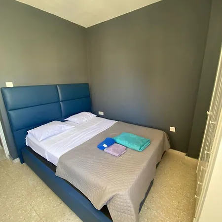 Mavros Mackenzie Apartment